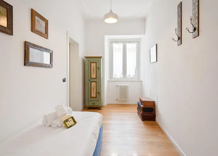 San Vitale Elegant Flat