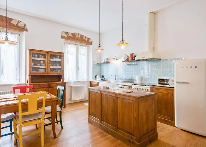 San Vitale Elegant Flat